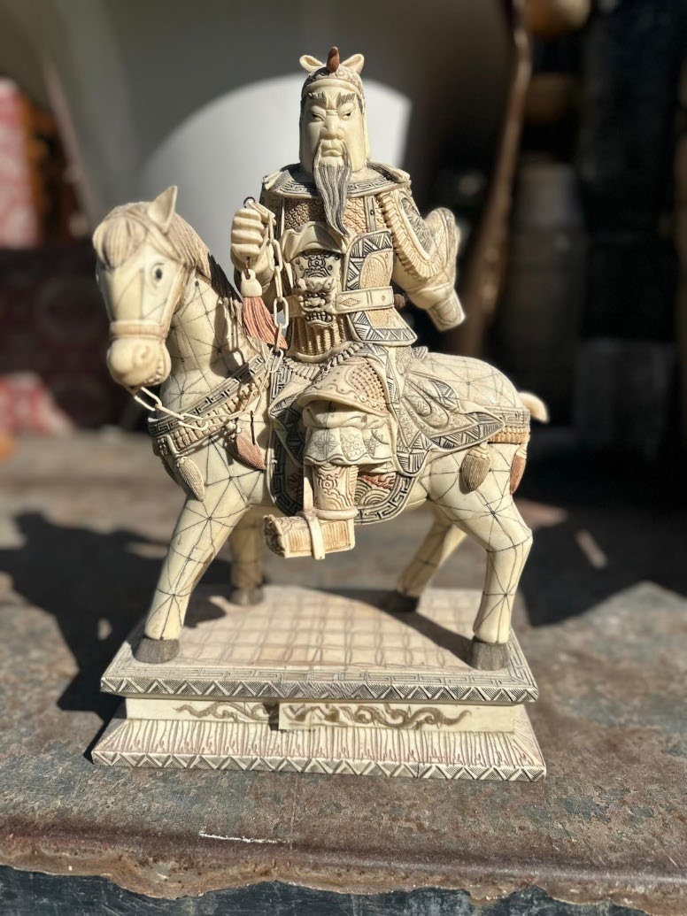 scultura-decorativa-stile-gengis-khan-su-cavallo